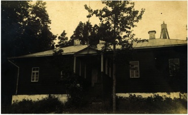 Ruhnu lighthouse keeper's residence in 1931. Jaan Vali collection.