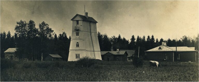 Suurupi alumine tuletorn koos abihoonetega u 1930. Jaan Vali kogust.