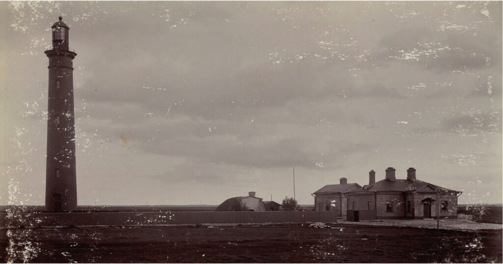 Tallinn Upper Lighthouse and residential building around 1900. Estonian Maritime Museum collection.